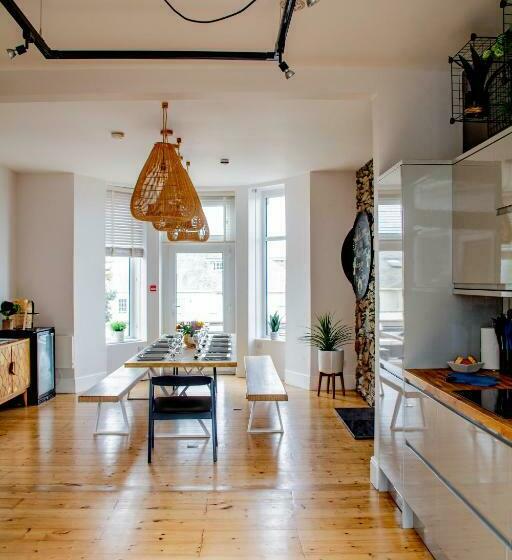 Sleeps 16 With Style And Space  And A Hot Tub!