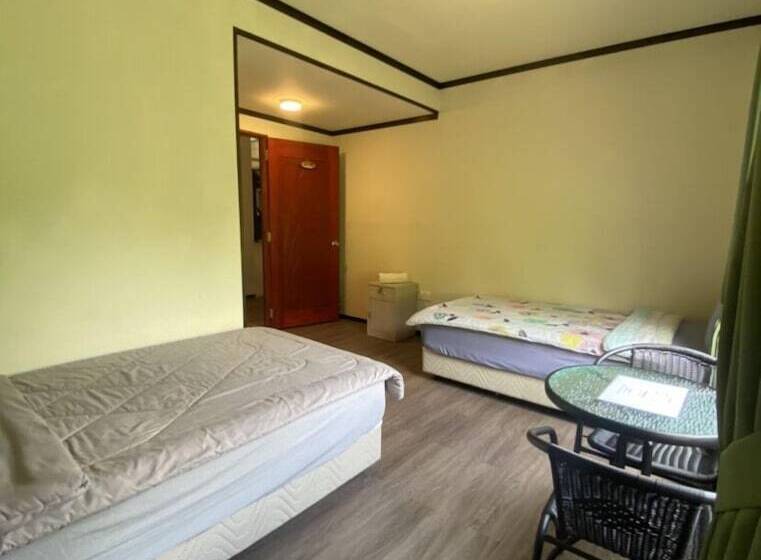 Hotel Oyo 90616 George Adventure Base