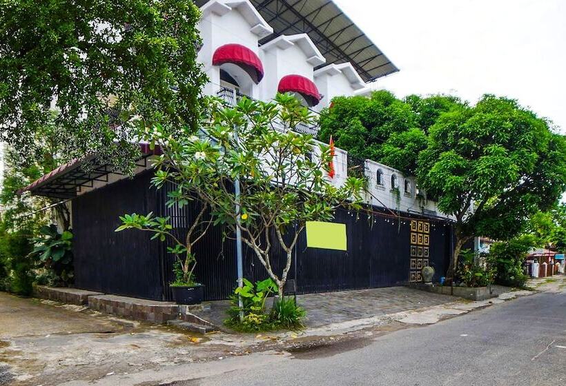 Отель Oyo 91627 Wika Wiki Homestay