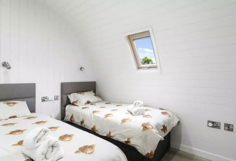 Finest Retreats   The Highland Camping Pod