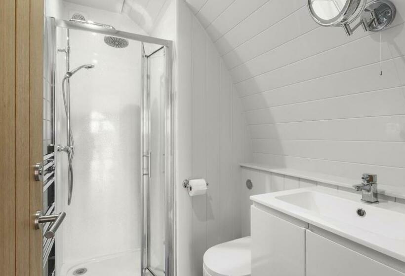 Finest Retreats   The Highland Camping Pod