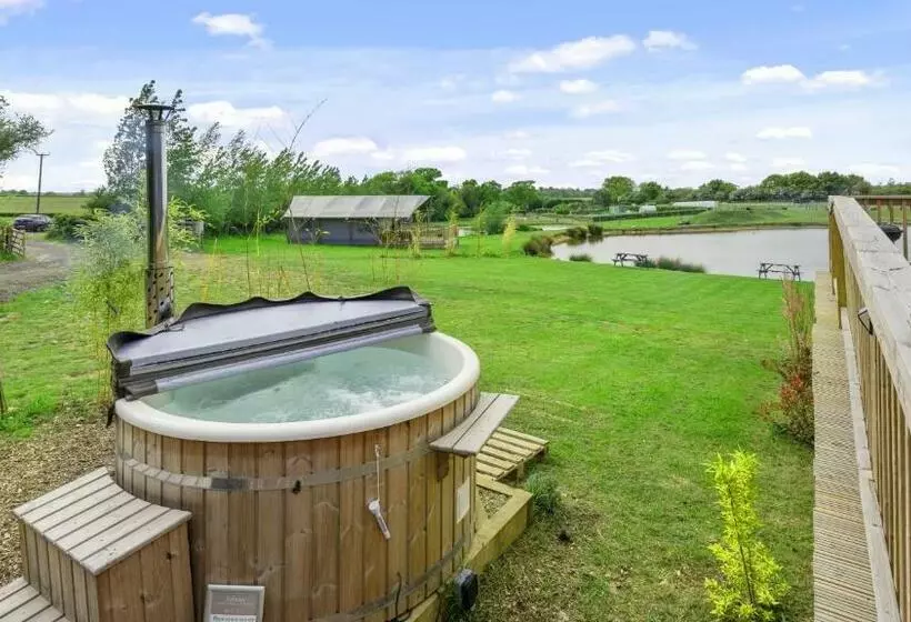 Finest Retreats   The Highland Camping Pod