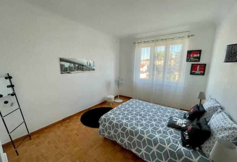 Très Grand Appartement à 10 Min à Pied Du Centre