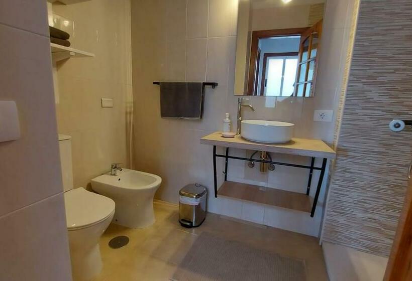 Acogedor Y Luminoso Piso Con Balcón