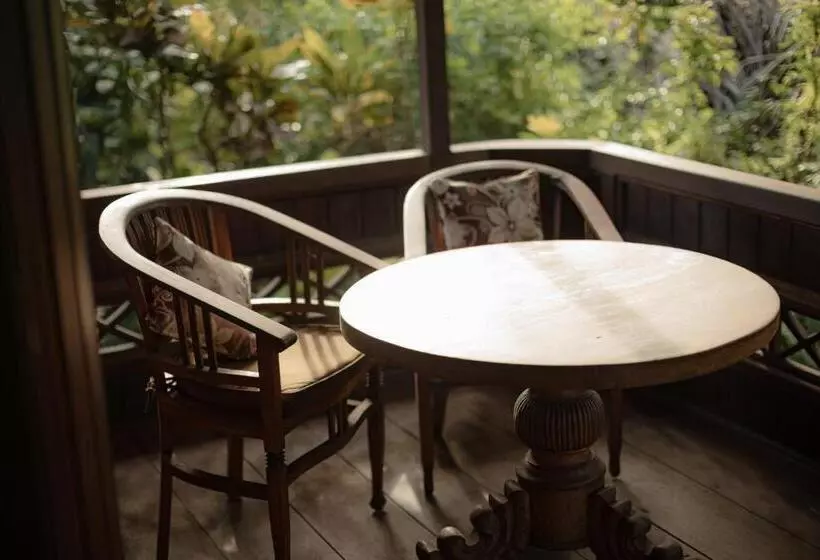 Majatalo Secret Moon Beach House