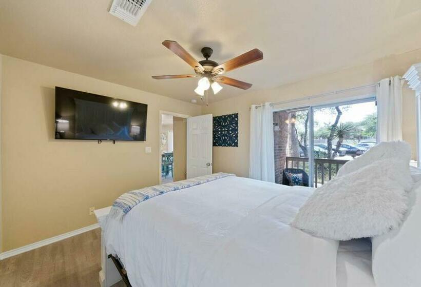 The Blue Belle Welcomes You! Rim/la Cantera Area