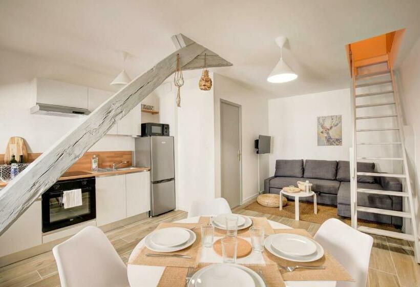 Le Villandry Beautiful Air Conditioned Apartment In A Typical Building Of