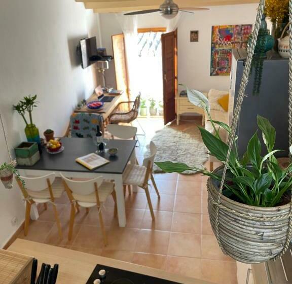Oldtown Family House With Amazing Terrace   3 Minutes From Beach!