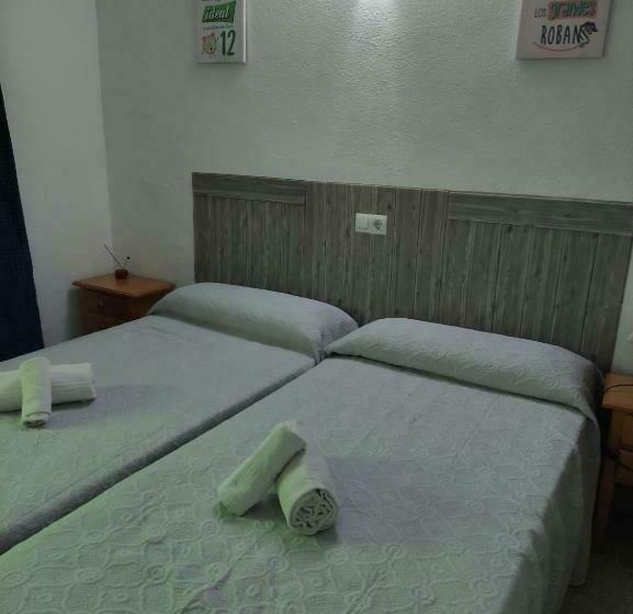 پانسیون Hostal Restaurante Bar Cafeteria La Melchora