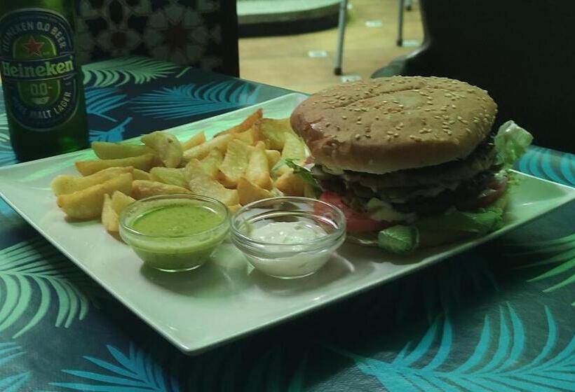 پانسیون Hostal Restaurante Bar Cafeteria La Melchora