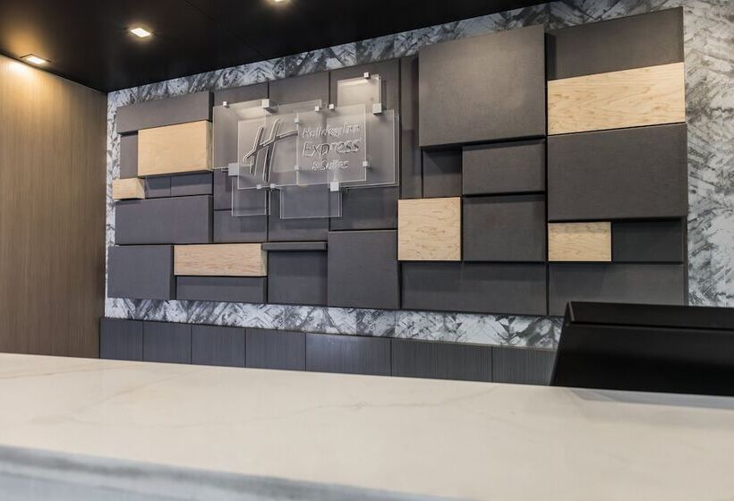 Hotel Holiday Inn Express & Suites Toronto Airport South, An Ihg