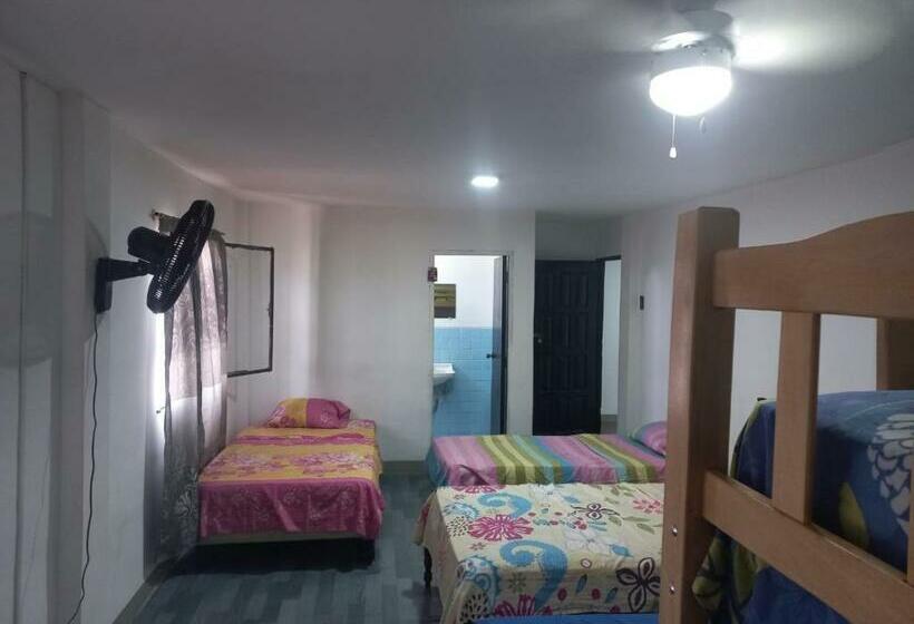 פנסיון Habitaciones Grupales