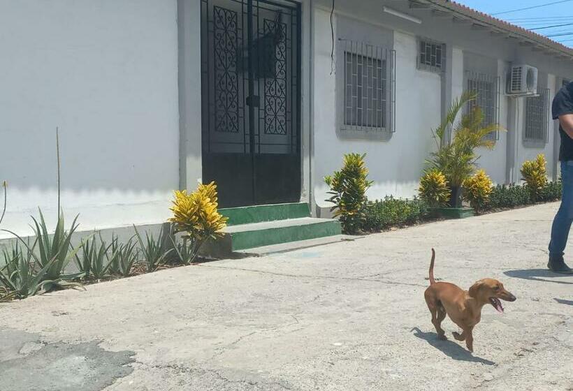 פנסיון Habitaciones Grupales