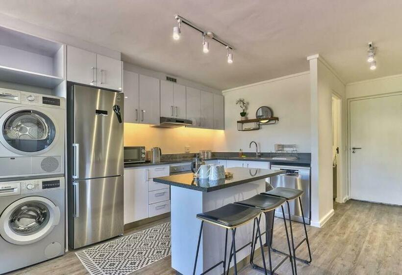 Working Professionals, Modern, Cozy, Wi Fi