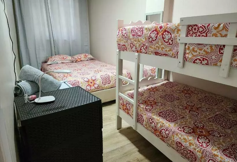 Retkeilymaja Alojamiento El Lago