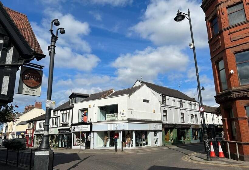 Beautiful 2 Bed Apartment In Poulton Le Fylde