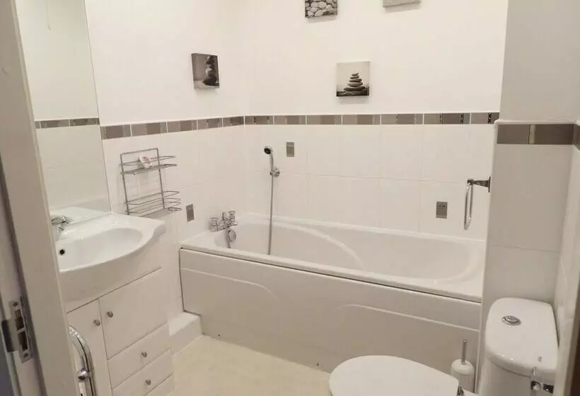 Beautiful 2 Bed Apartment In Poulton Le Fylde
