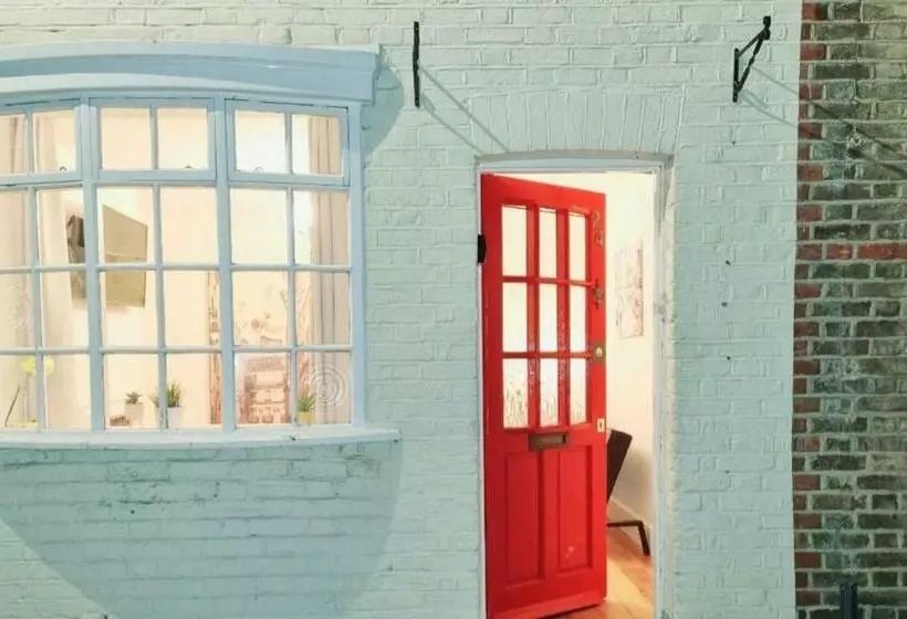 Inviting 2 Bed Cottage In Windsor