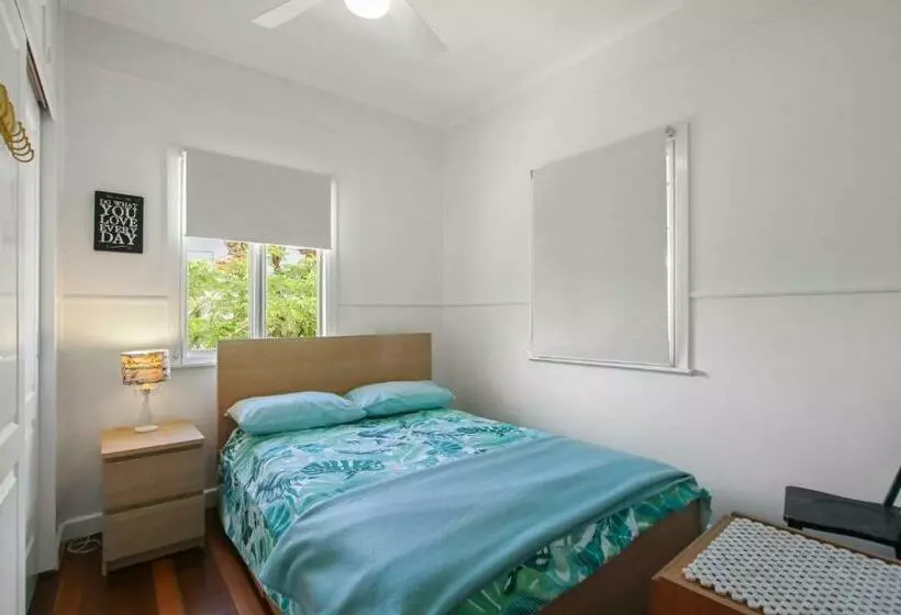 Landsborough Pde 122 Golden Beach