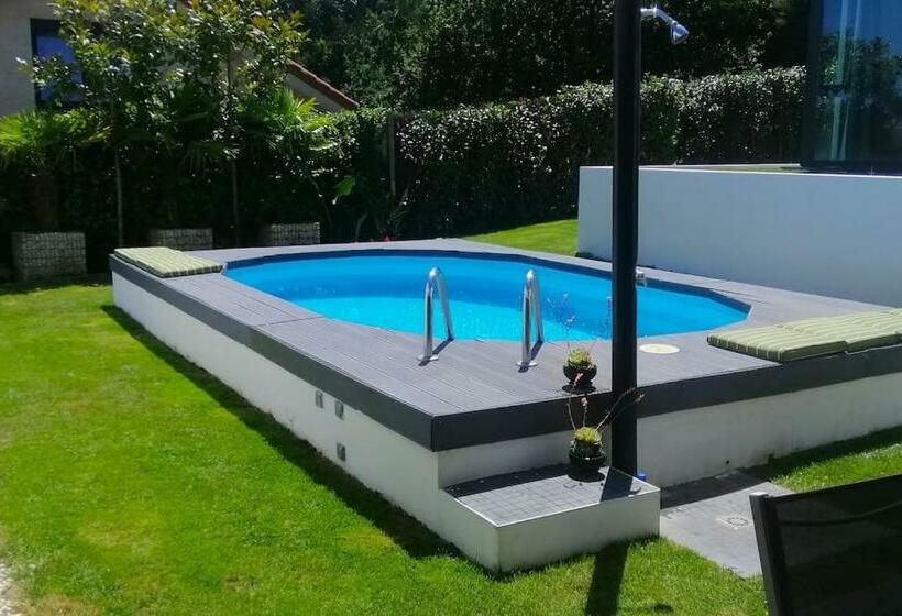 Villa Con Piscina Y Jardín, Santiago De Compostela