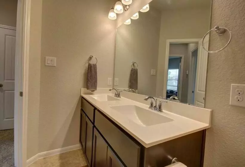 Affordable 3 Bedroom Townhouse With Backyard ~ Double Story