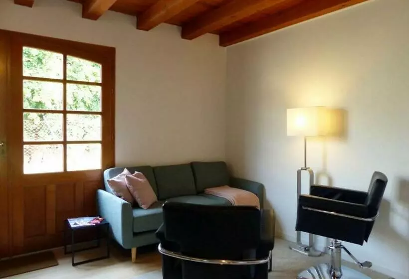 Charmant Gîte Avec Piscine Privative Et Terrasse à Charroux, Village Médiéval   Fr 1 489 394