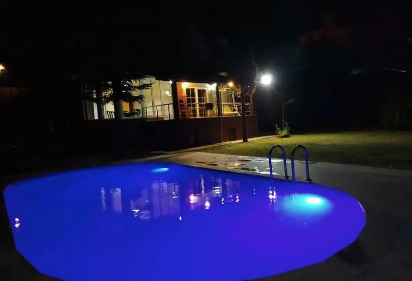 Sapanca Da 3 Oda 1 Salon Müstakil Havuzlu Ve Jakuzili Villa