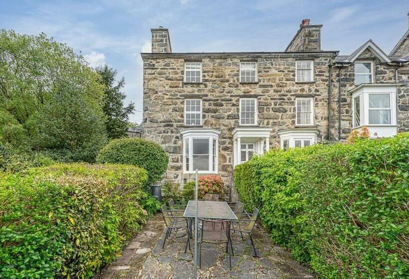Dolgellau Townhouse 2 Minutes To Town & Mountains