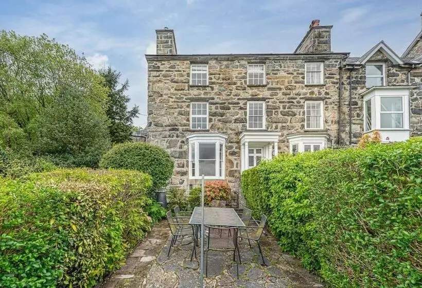 Dolgellau Townhouse 2 Minutes To Town & Mountains
