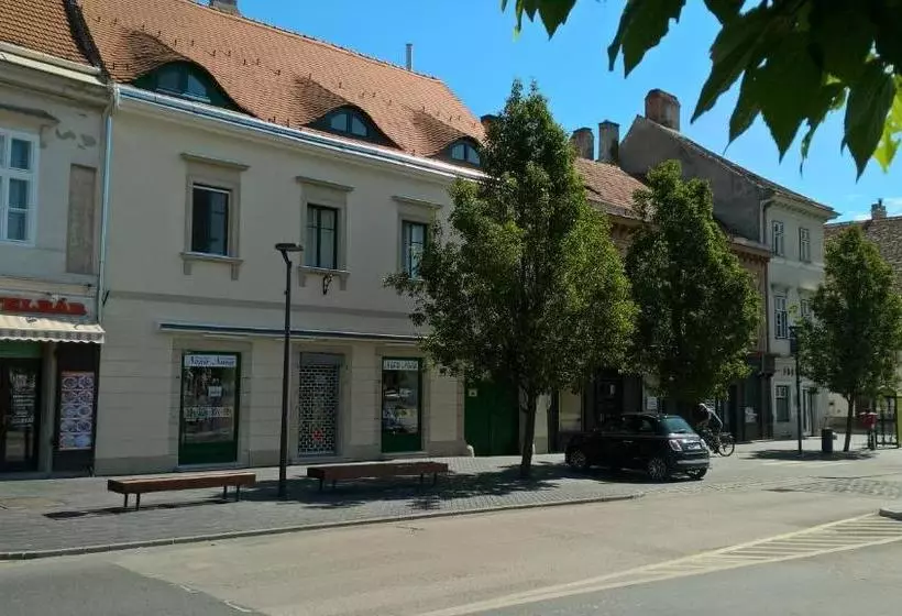Belváros Apartmanház Sopron