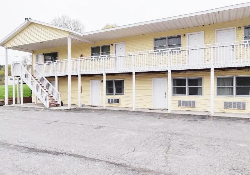 Отель Countryside Inn Richmondville