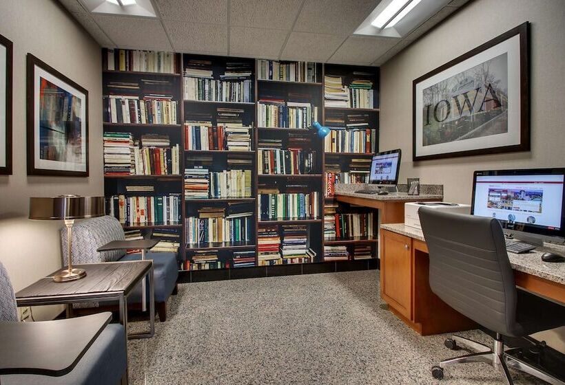 ホテル Drury Inn & Suites Iowa City Coralville