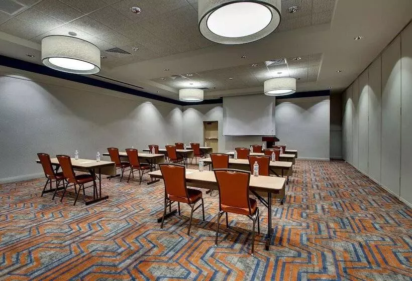 Отель Drury Inn & Suites Iowa City Coralville