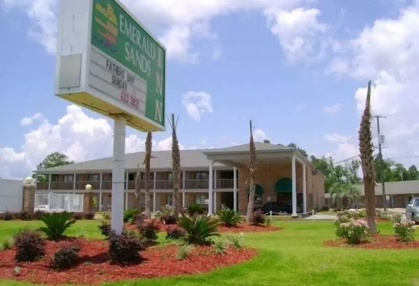 בית מלון כפרי Emerald Sands Inn