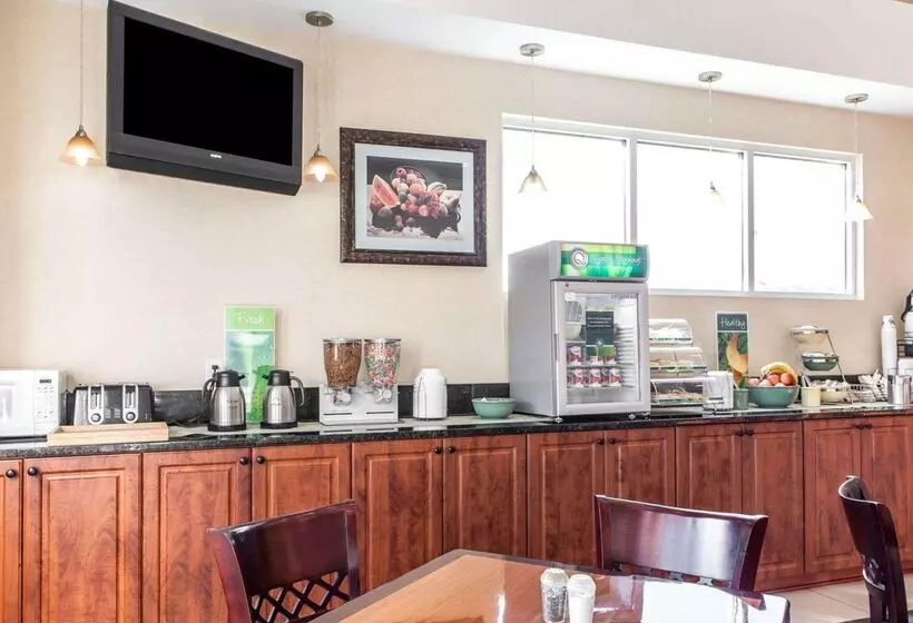 Отель Quality Inn & Suites