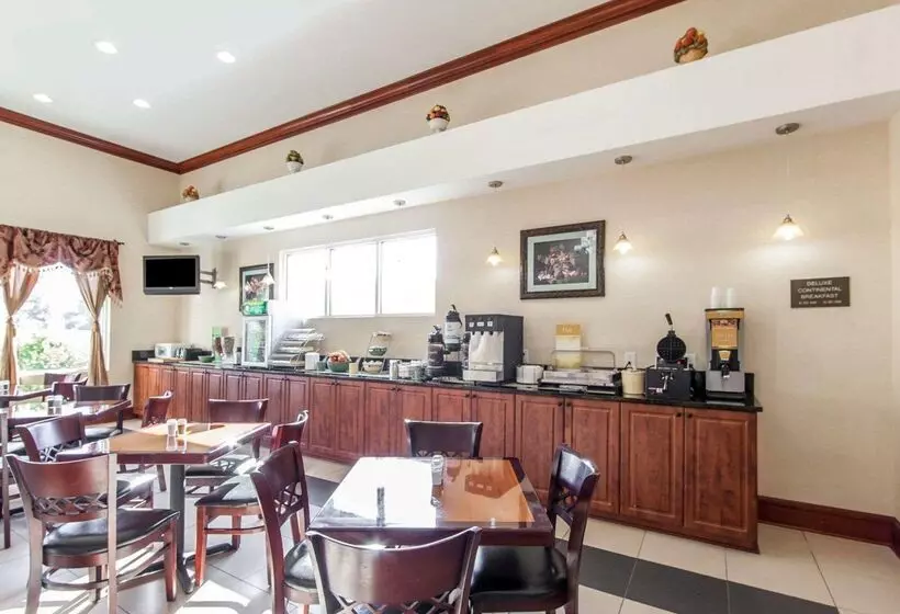 Отель Quality Inn & Suites