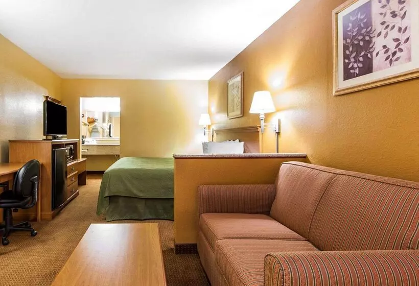 Отель Quality Inn & Suites