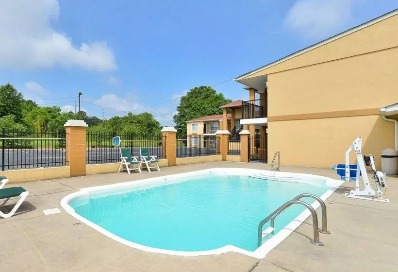 Отель Quality Inn & Suites