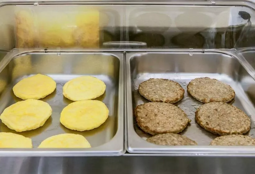 Отель Quality Inn & Suites