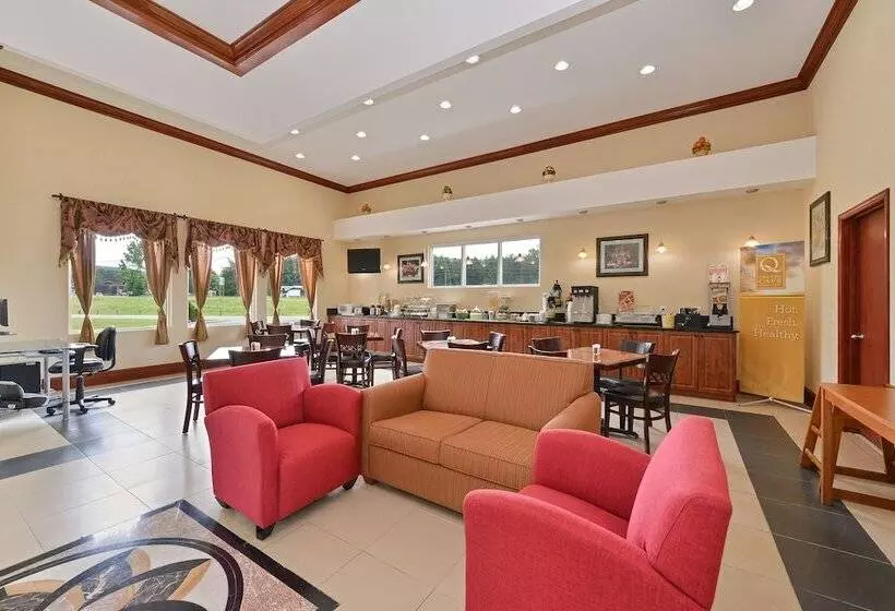 Отель Quality Inn & Suites
