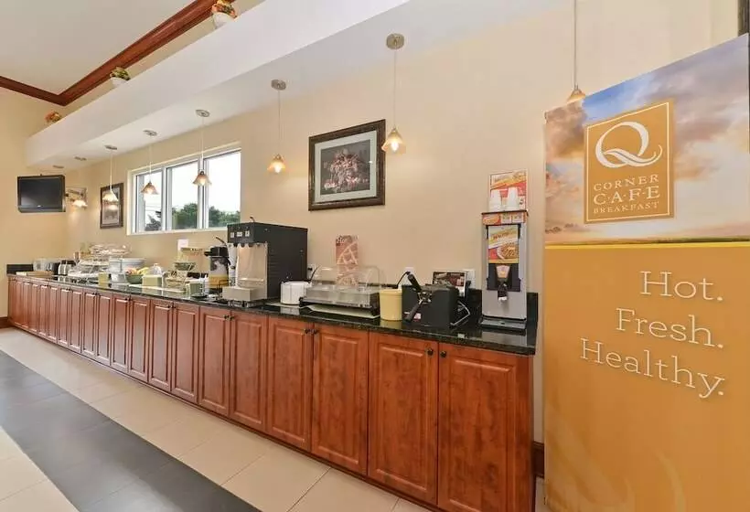 Отель Quality Inn & Suites