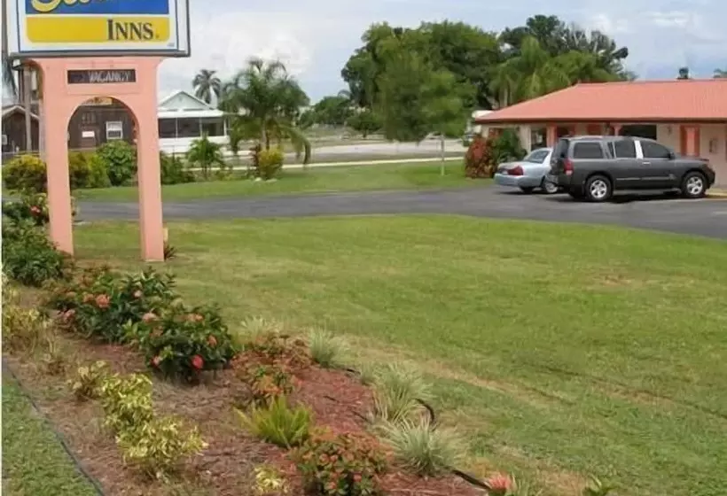 호텔 Scottish Inn Okeechobee