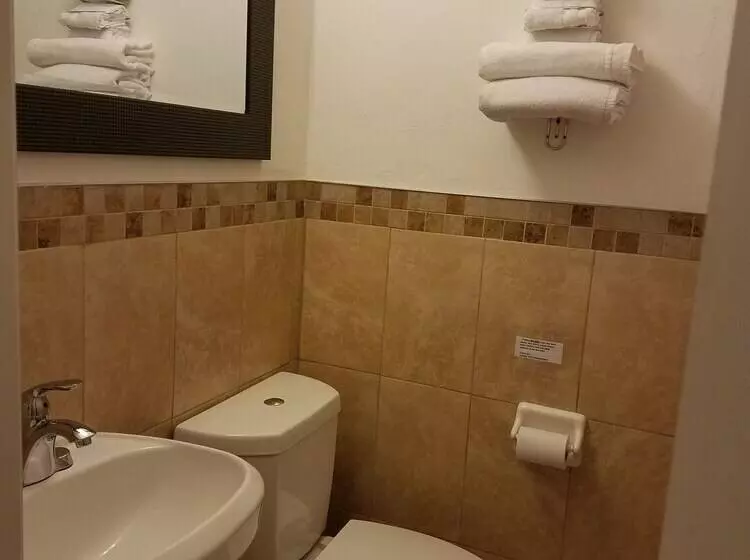 호텔 Scottish Inn Okeechobee