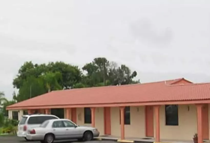 호텔 Scottish Inn Okeechobee
