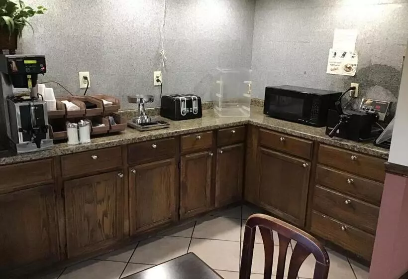 호텔 Scottish Inns