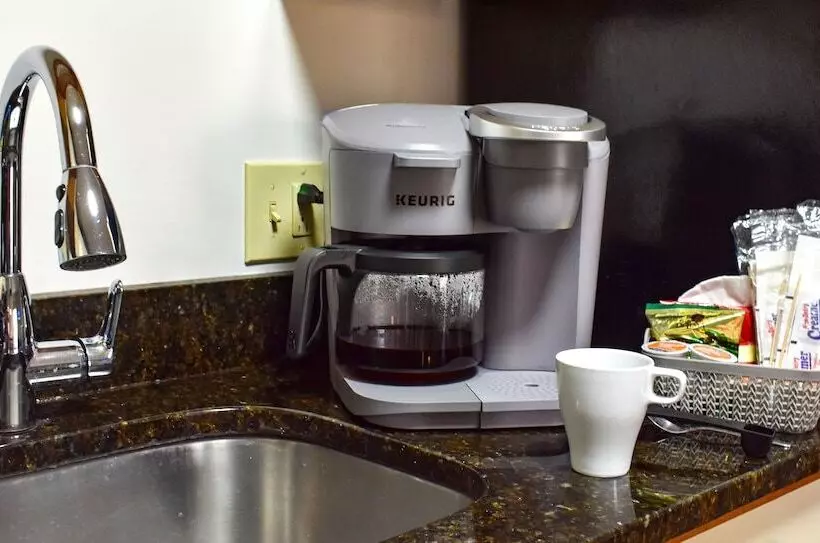 酒店 The Central Downtown Inn Suites