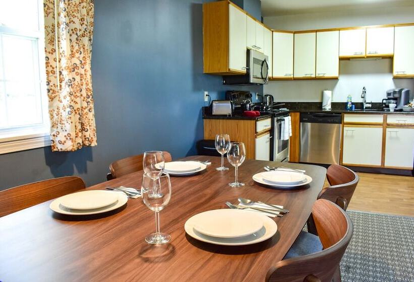 فندق The Central Downtown Inn Suites