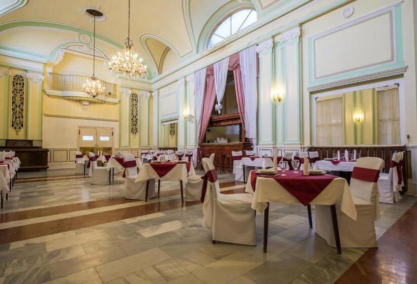 בית מלון כפרי Tisza és Thermálfürdő