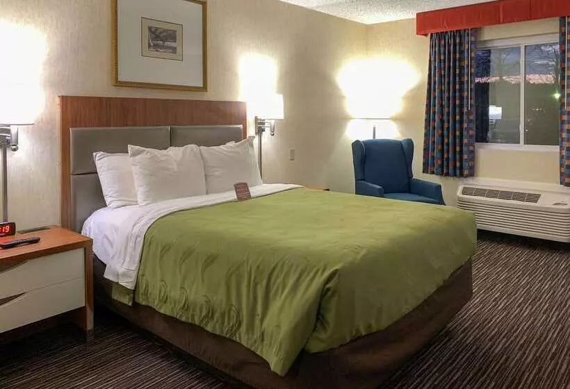 فندق على الطريق Quality Inn Near Toms River Corporate Park