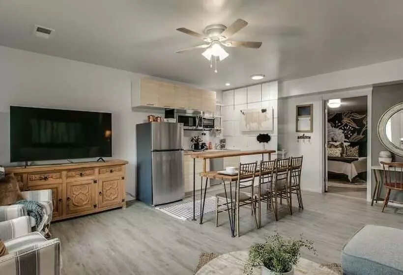 پانسیون Designer Condo In Hip Zen Yard! Midtown Phoenix!